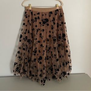 Chic Wish party skirt size XL, hole shown in skirt. Can't see it when on.